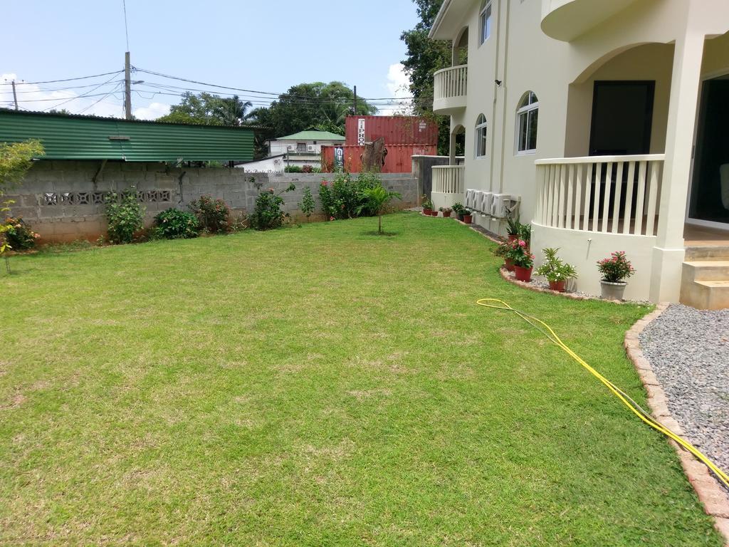 Flower Garden Self-Catering Apartments Beau Vallon  Exterior foto