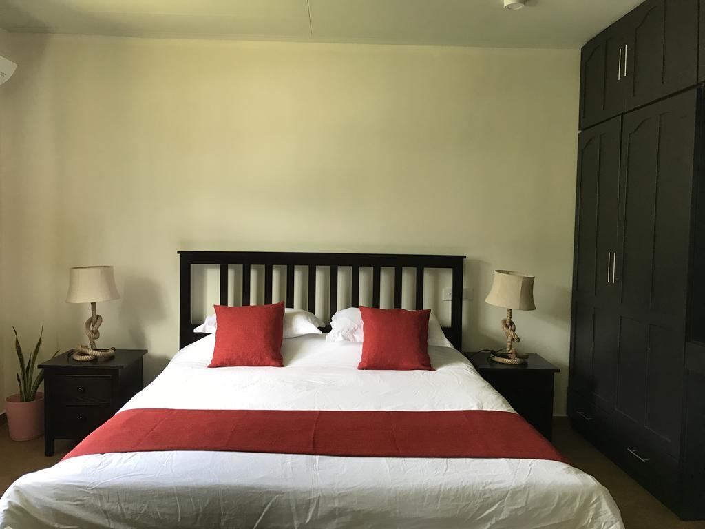 Flower Garden Self-Catering Apartments Beau Vallon  Exterior foto