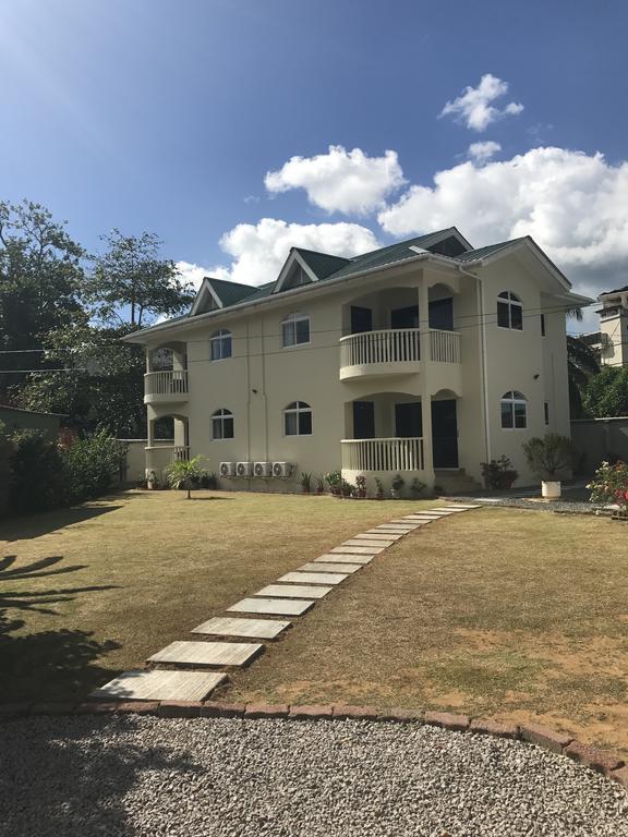 Flower Garden Self-Catering Apartments Beau Vallon  Exterior foto