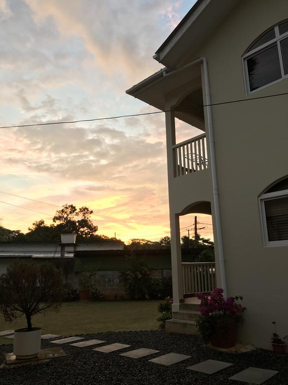 Flower Garden Self-Catering Apartments Beau Vallon  Exterior foto