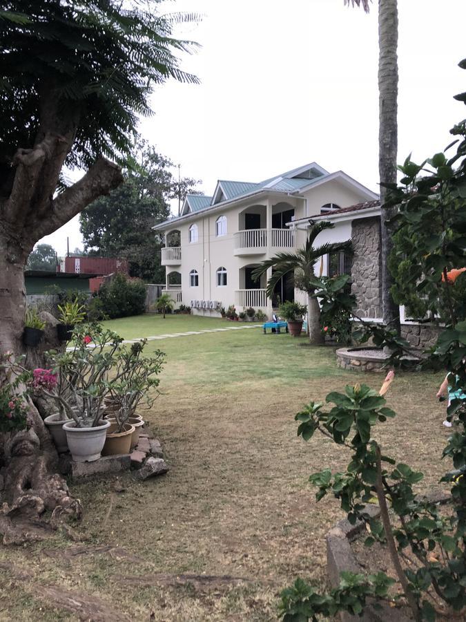 Flower Garden Self-Catering Apartments Beau Vallon  Exterior foto
