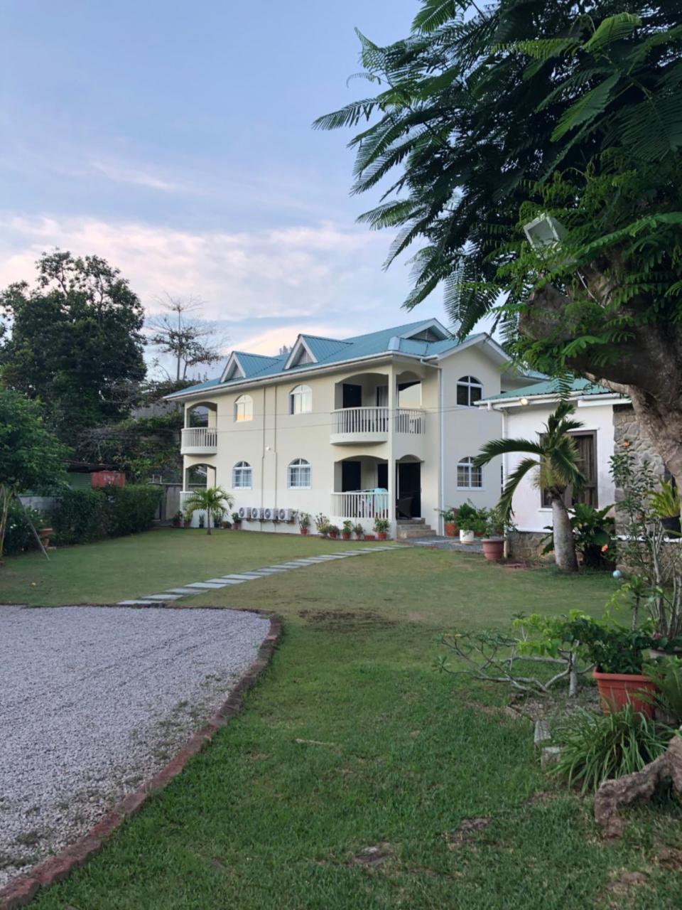 Flower Garden Self-Catering Apartments Beau Vallon  Exterior foto
