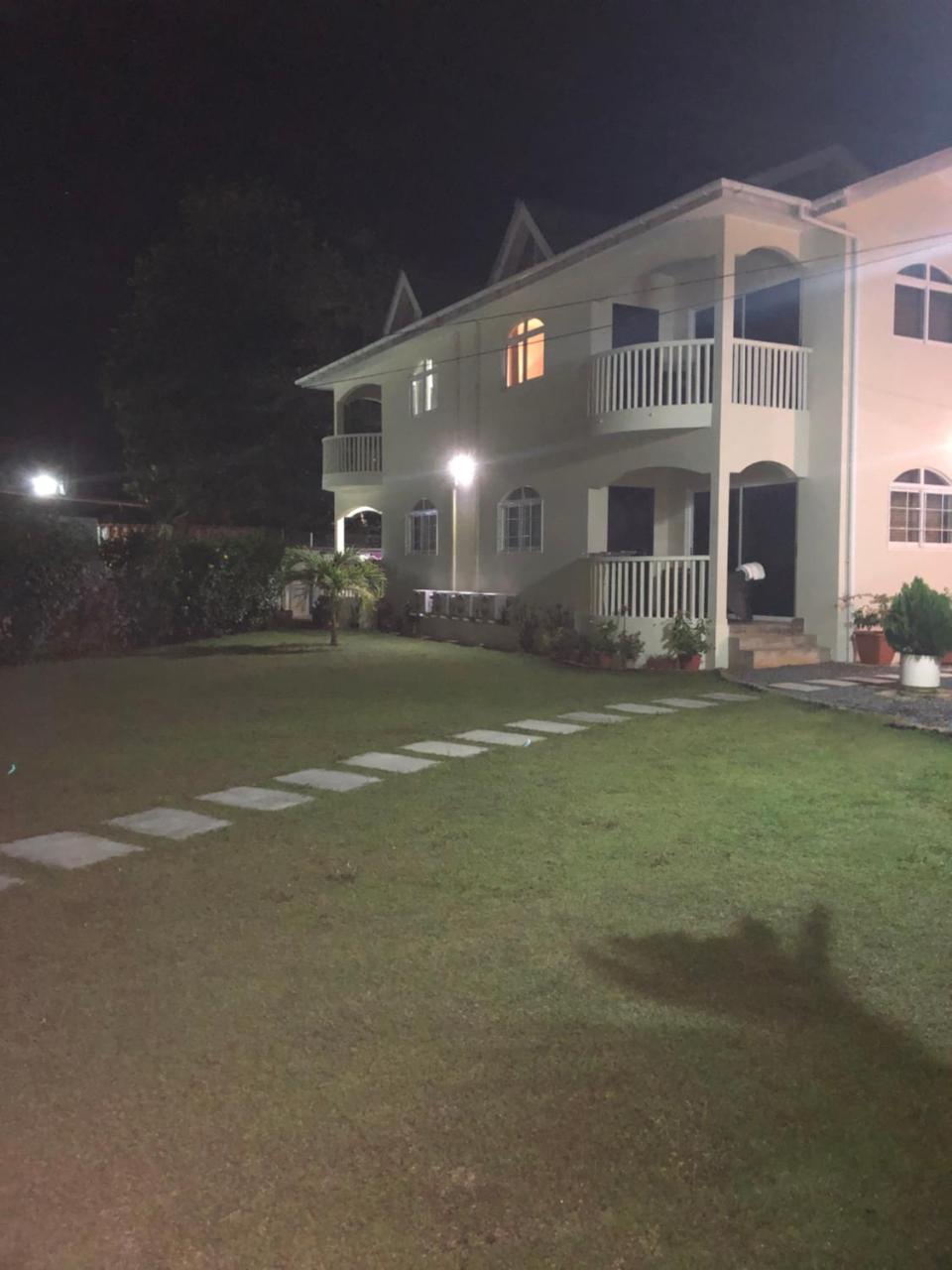 Flower Garden Self-Catering Apartments Beau Vallon  Exterior foto