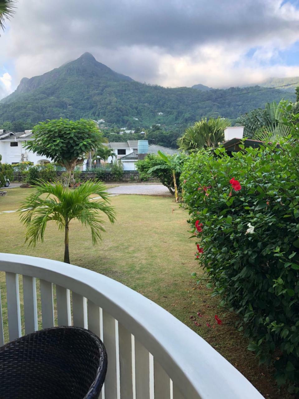 Flower Garden Self-Catering Apartments Beau Vallon  Exterior foto